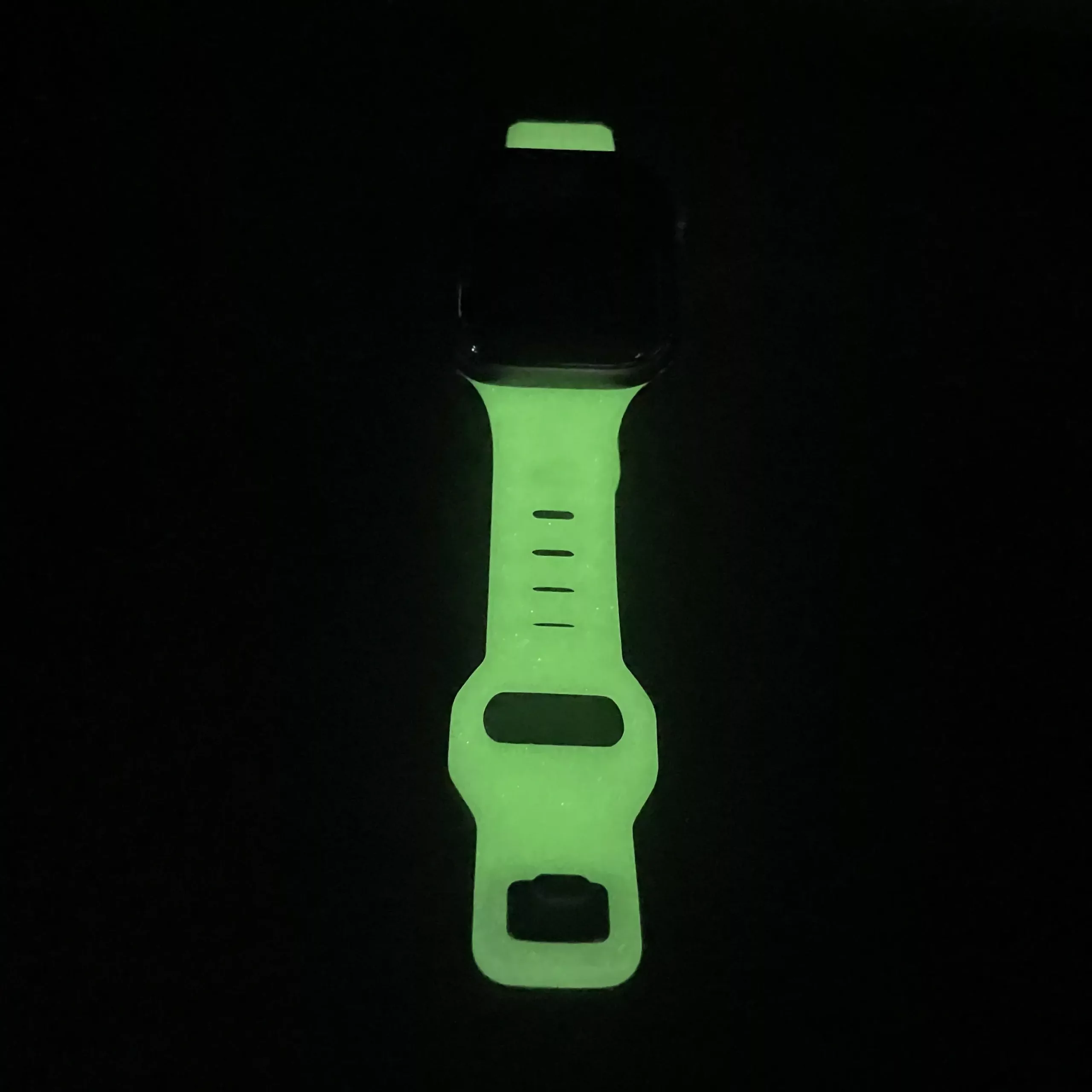 Glow in the Dark Powder Supplier – Bulk Photoluminescent Pigment & Expert Guide 19 Glow-in-the-dark watch strap for enhanced visibility in low-light conditions
